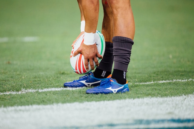 Plongez dans l’univers du rugby : Règles de base, tactiques et passion !