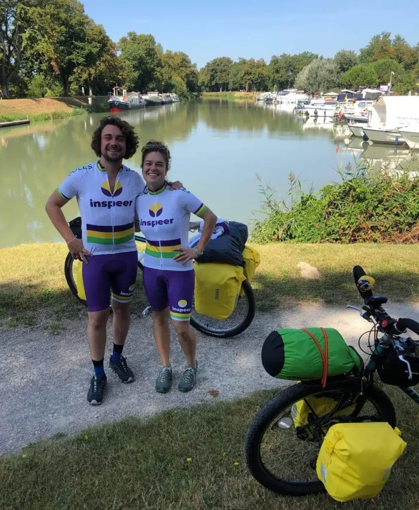 Diane et Théo, fondateurs de INSPEER, en pleine tournée à vélo d'innovation à impact positif