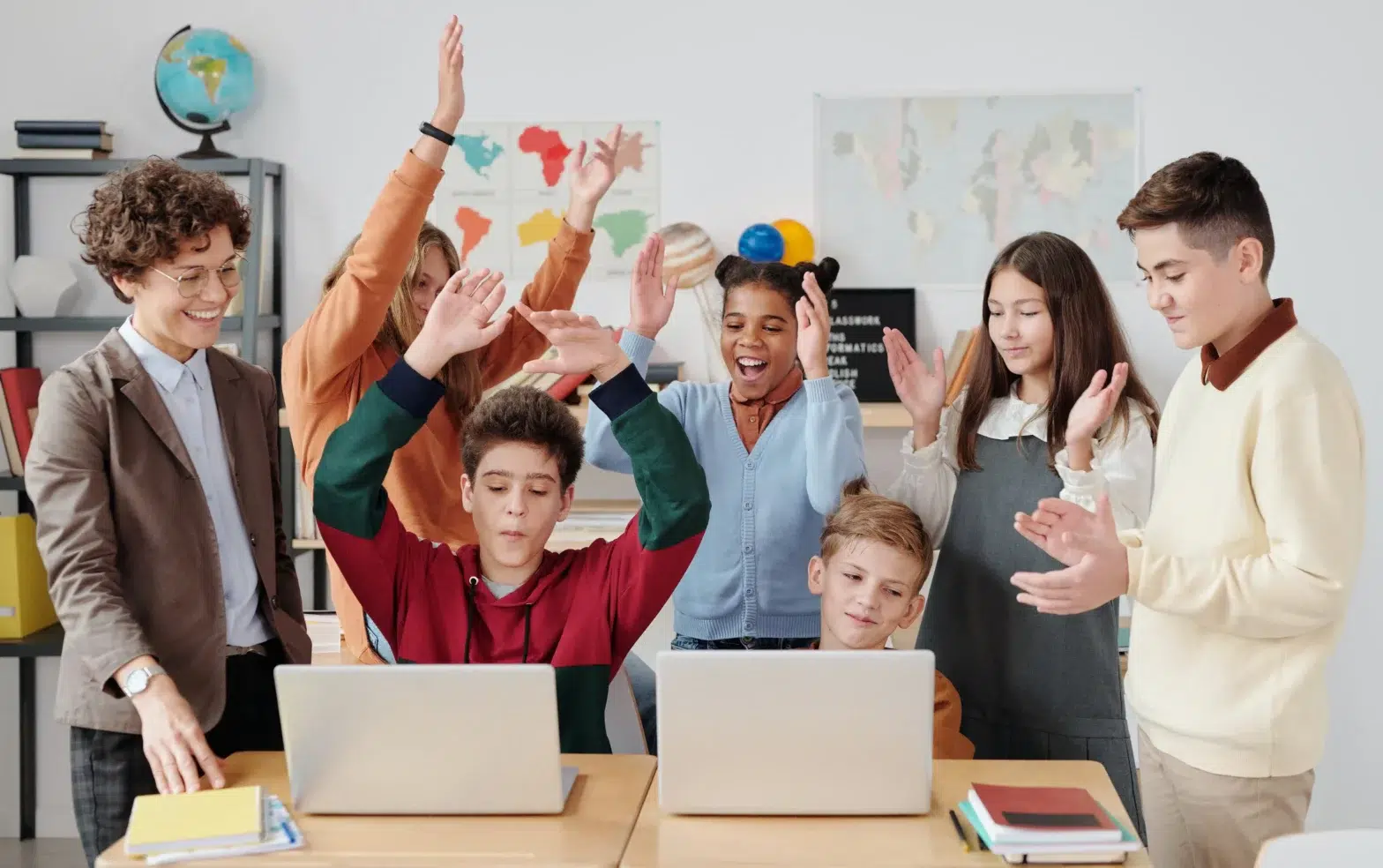 HelloAsso et l’UNAAPE : pour une rentrée scolaire et numérique